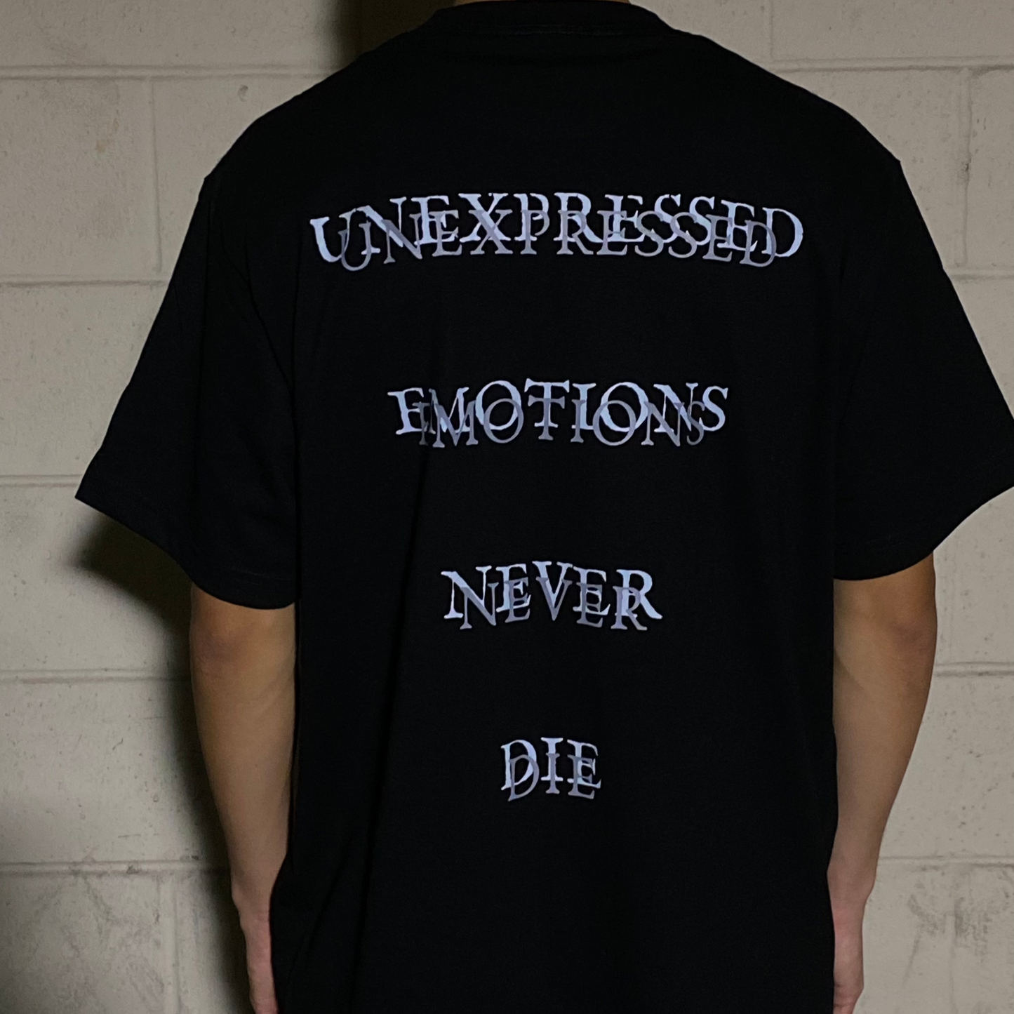 LOGO "UNEXPRESSED EMOTIONS NEVER DIE" BLACK T-SHIRT
